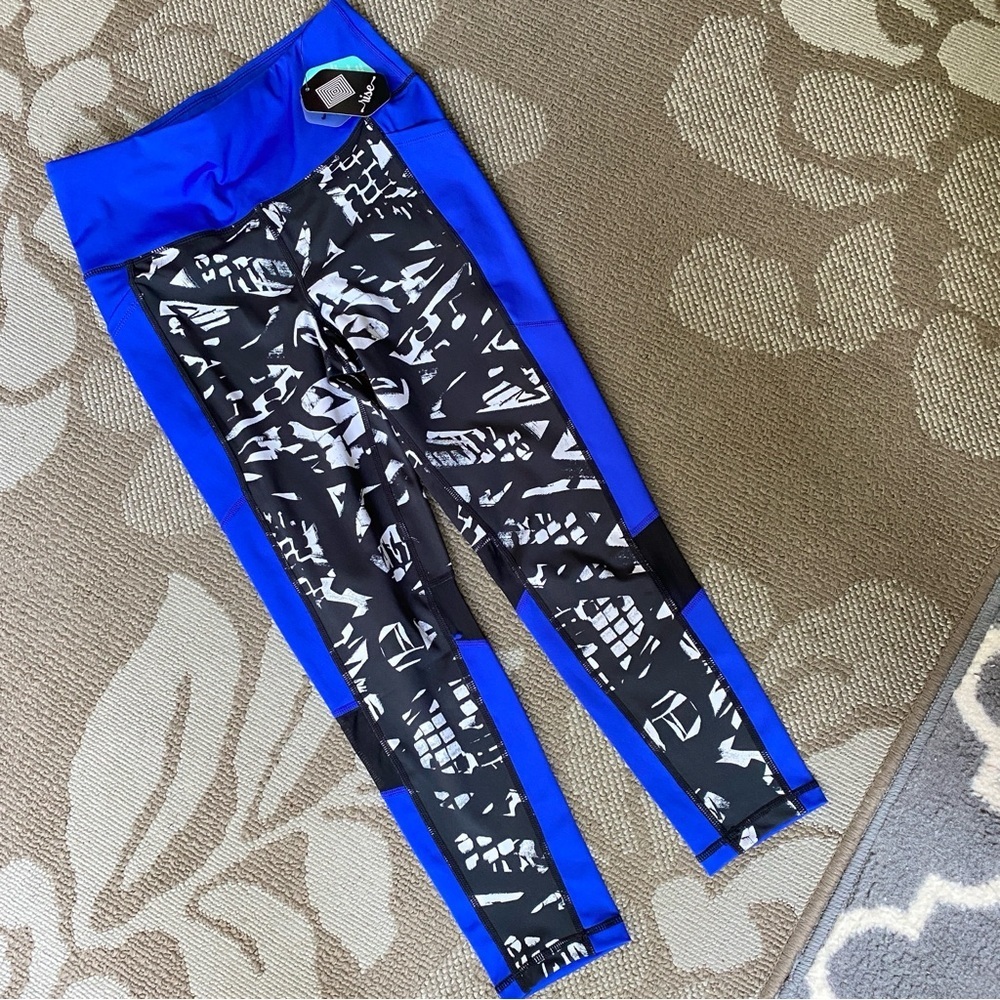 LulaRoe FEARLESS Cropped Capri Fitness Leggings Size SMALL